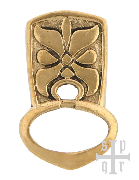 Medieval brass belt buckle (3.7x2.3 cm.)