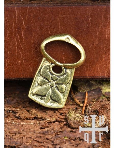 Medieval brass belt buckle (3.7x2.3 cm.)