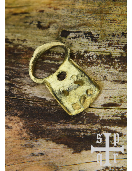 Medieval brass belt buckle (3.7x2.3 cm.)