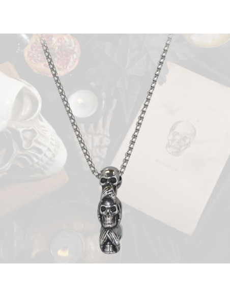 Gothic pendant with 3 wise skulls (4...