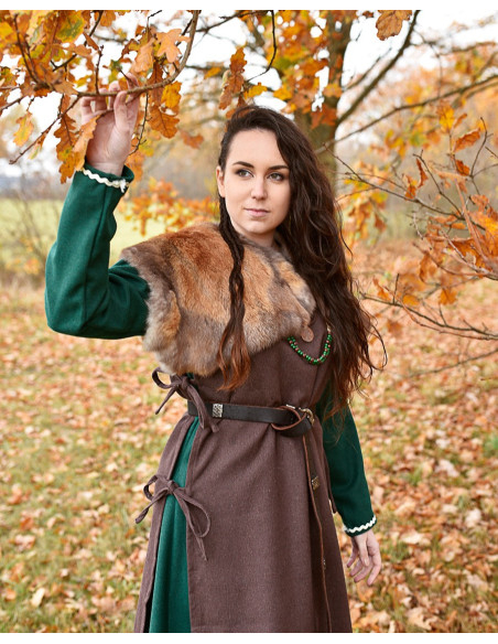 Medieval peasant apron model Ormhild,...