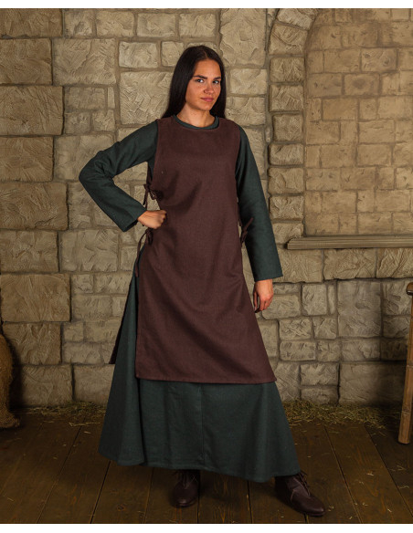 Medieval peasant apron model Ormhild,...