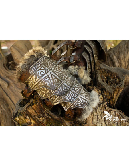 Aged Barbarian Bracers - brown