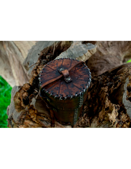 Medieval aged can holder