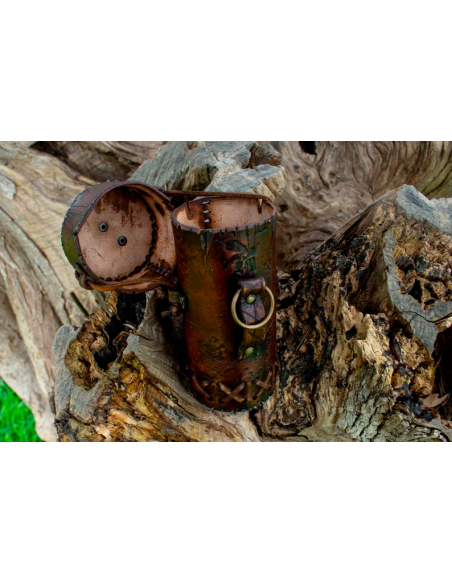 Medieval aged can holder