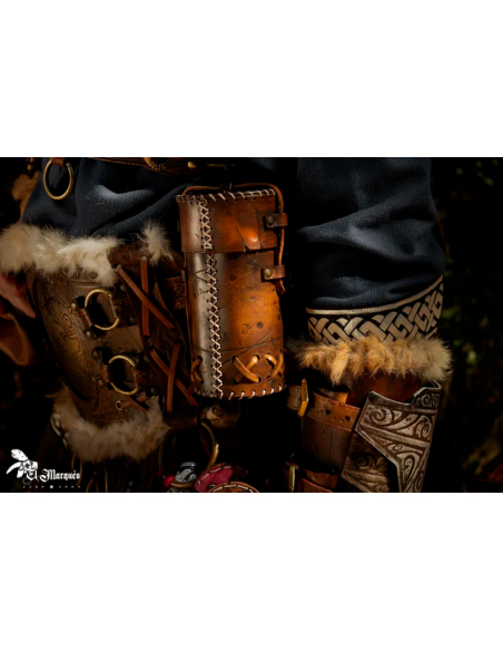 Medieval aged can holder