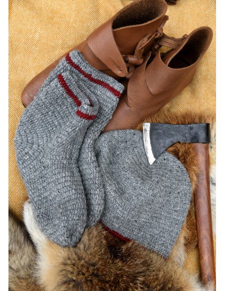 Crochet wool hat, grey-red