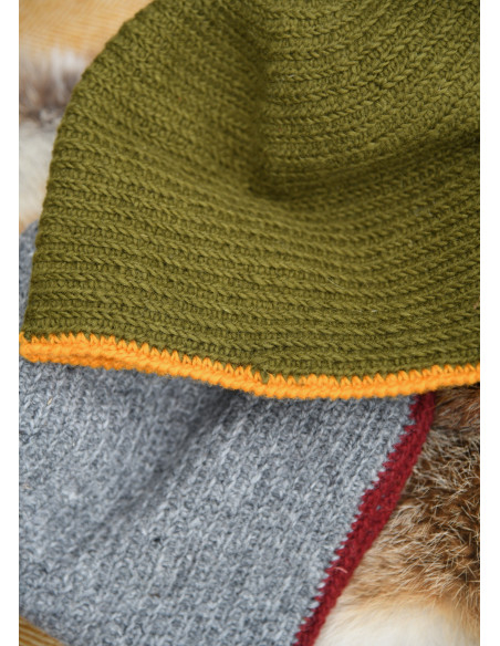 Crochet wool hat, grey-red