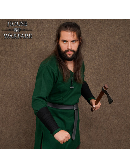 Viking bracelet in wool, black