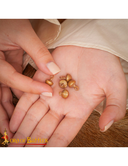 Pack of 5 medieval bronze buttons