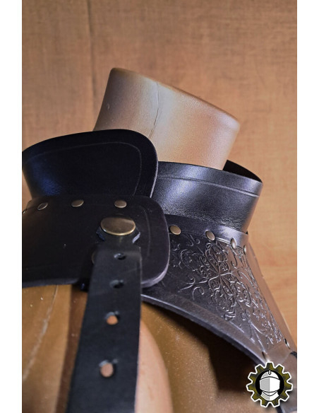 Medieval leather gorget model Senua,...