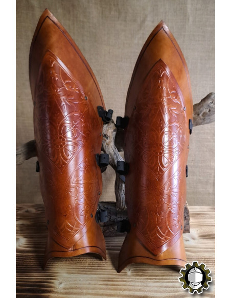 Medieval leather greaves model Senua,...