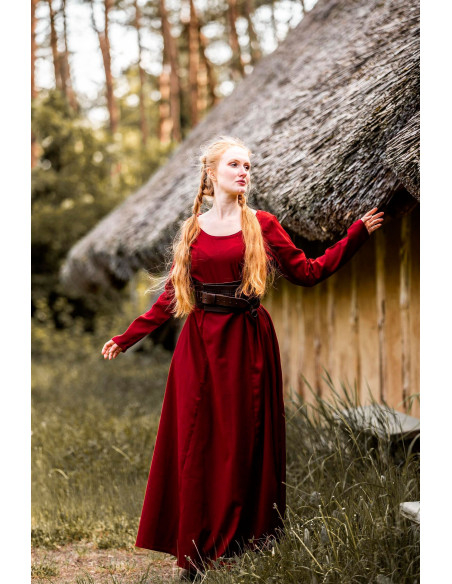 Red tunic long Medieval lady model... Red tunic long Medieval lady model...
