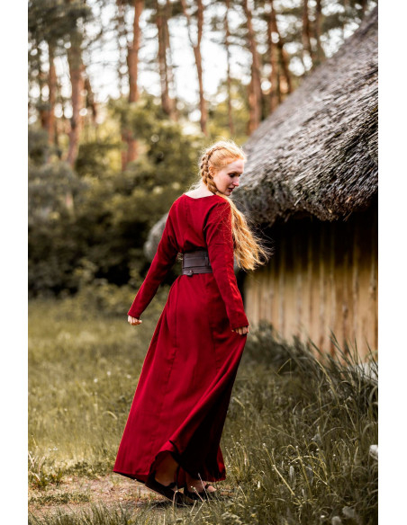 Red tunic long Medieval lady model... Red tunic long Medieval lady model...