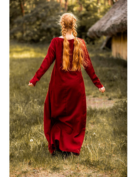 Red tunic long Medieval lady model... Red tunic long Medieval lady model...
