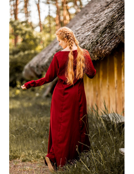Red tunic long Medieval lady model... Red tunic long Medieval lady model...
