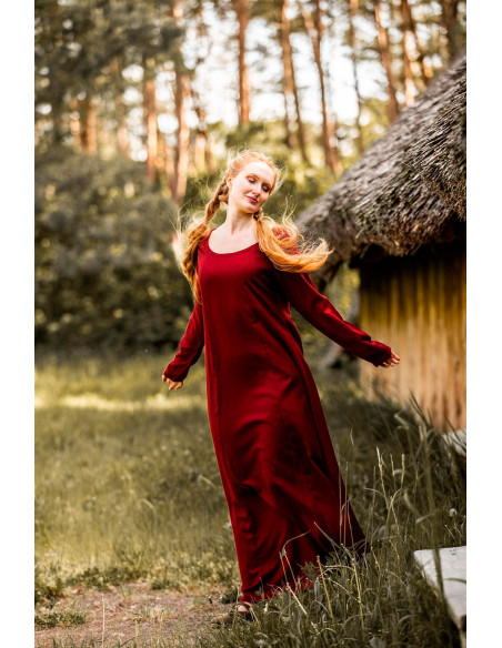 Red tunic long Medieval lady model... Red tunic long Medieval lady model...