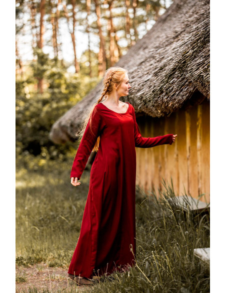 Red tunic long Medieval lady model... Red tunic long Medieval lady model...