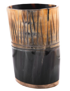 Medieval cup in horn and wood (11 cm.)