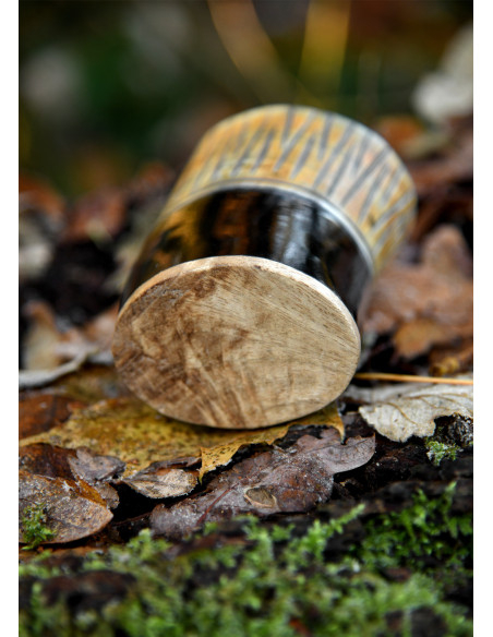 Medieval cup in horn and wood (11 cm.)