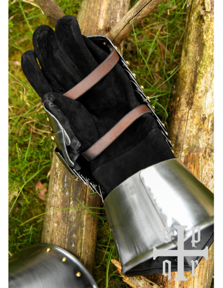 Medieval mitten gauntlets, 15th-16th...