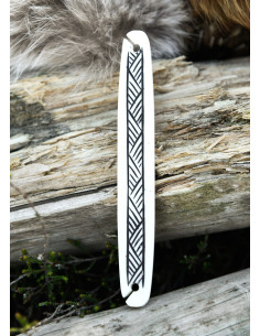 Medieval bone shuttle for weaving 2