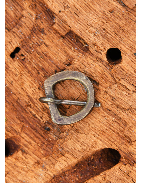 Small medieval belt buckle, brass