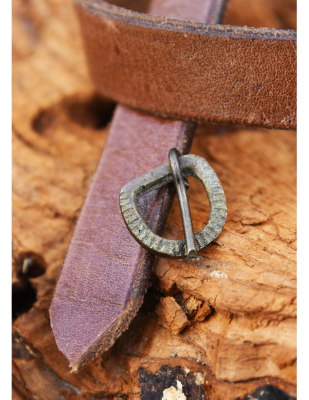 Small medieval belt buckle, brass