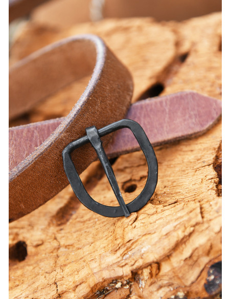Hand-forged steel buckle, 29 mm wide...
