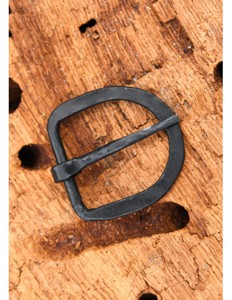 Hand-forged steel buckle, 29 mm wide...