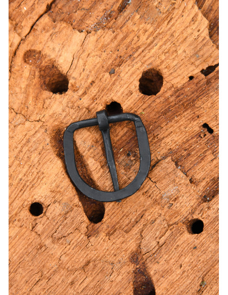 Hand-forged steel buckle, 29 mm wide...