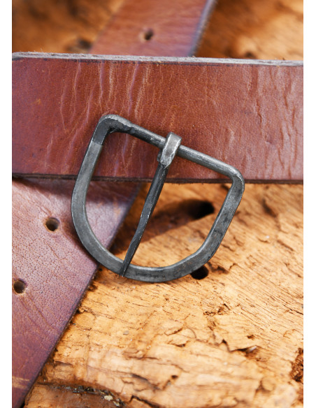 Hand-forged steel buckle, 39 mm wide...