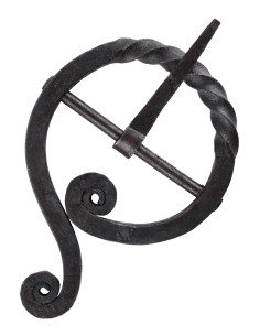 Hand-forged belt buckle, approximately 7 cm in diameter 2