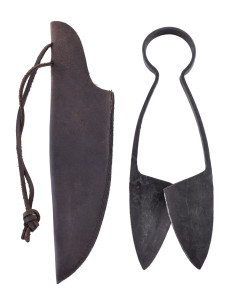 Medieval scissors with leather sheath, medium size