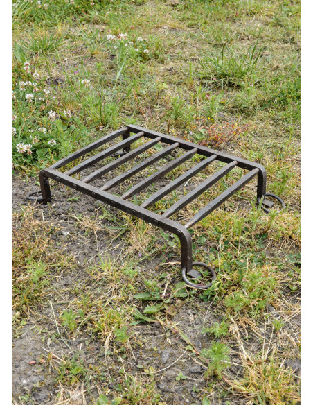 Hand-forged medieval grill, 37 x 24 cm.