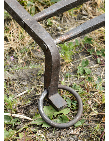 Hand-forged medieval grill, 37 x 24 cm.