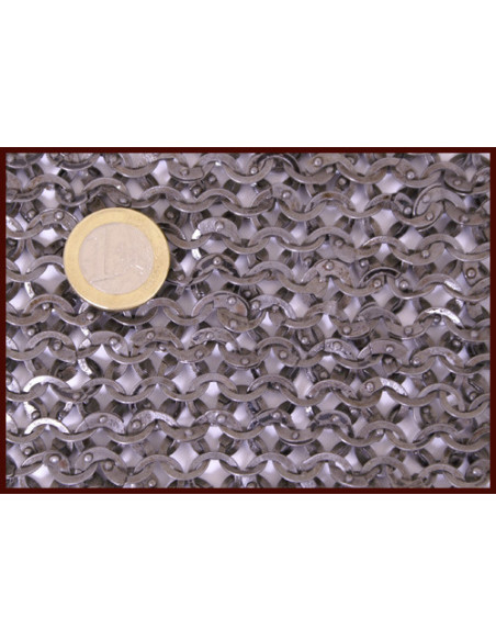 Mesh leg protection with riveted rings