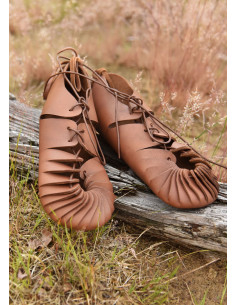 Brown leather Roman sandals with lace closure