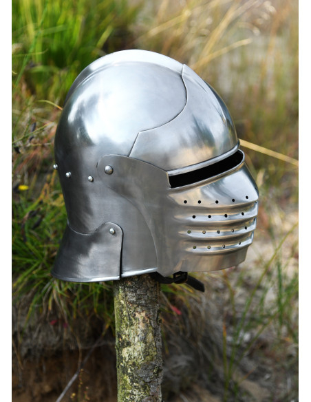 Medieval headpiece with visor, year 1490