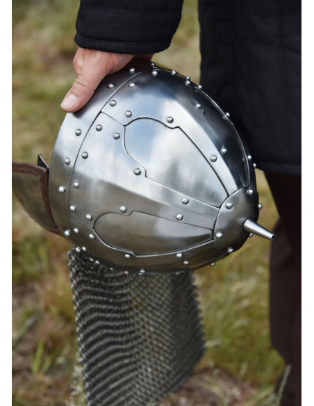 Spangenhelmet helmet with earguards...