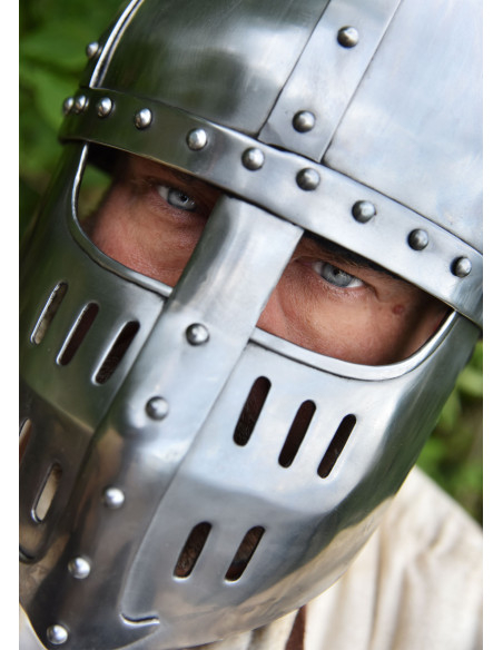 Spangenhelmet helmet with visor