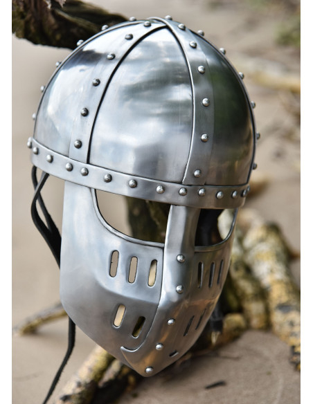 Spangenhelmet helmet with visor