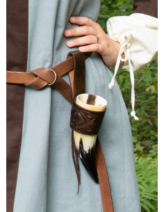 Horn holder with embossed dragon design, brown 2