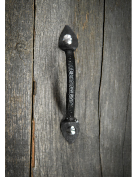 Hand-forged steel handle (13 cm.)