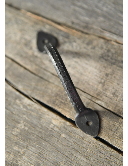 Hand-forged steel handle (13 cm.)