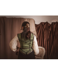 Short medieval green leather jacket for women 2